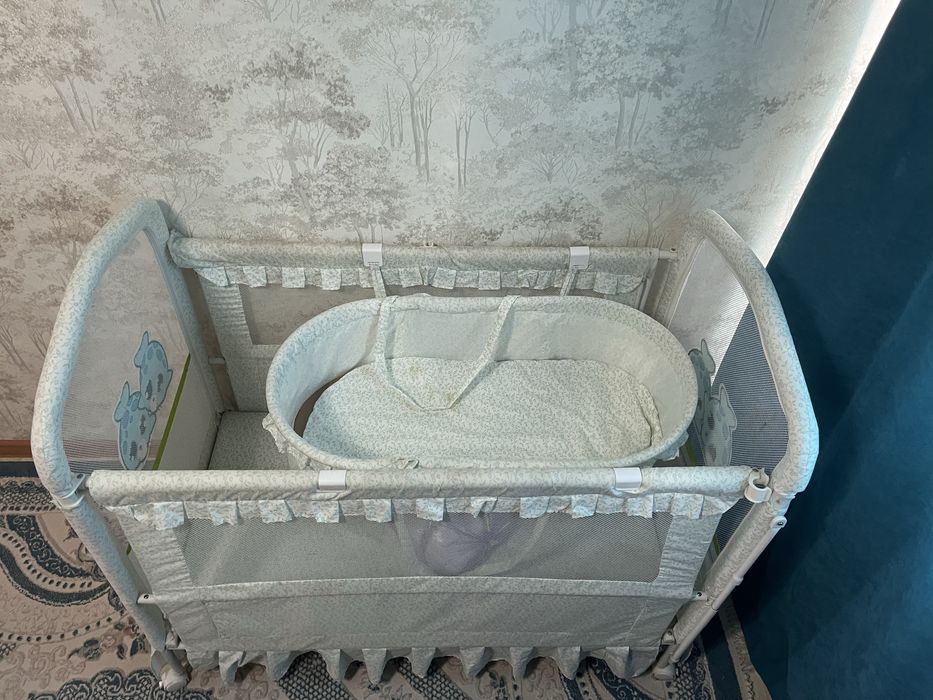 Детскии манеж передвижнои с калесами