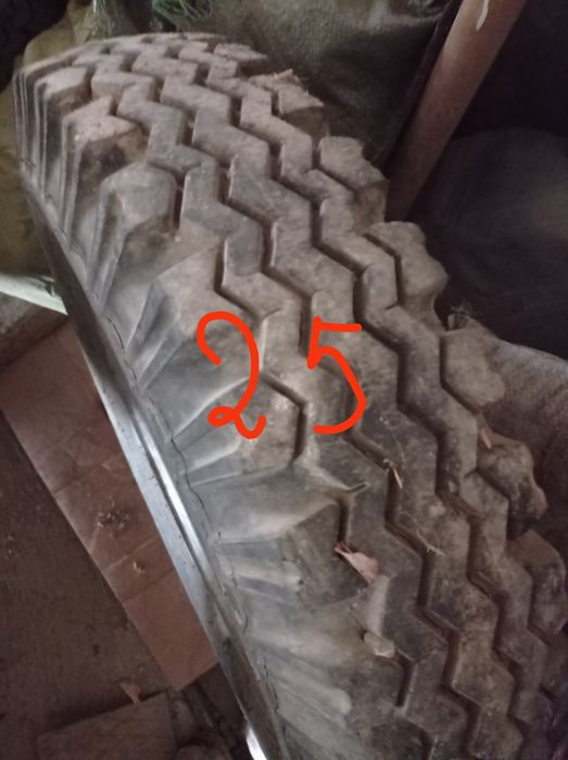Продаю колеса: от ГАЗ-69 и диски.
