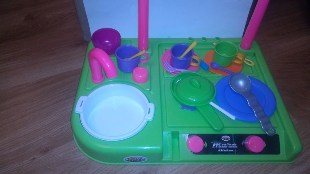 Bucătărie, aragaz/plită + chiuvetă, 27 piese - UTILIZATA