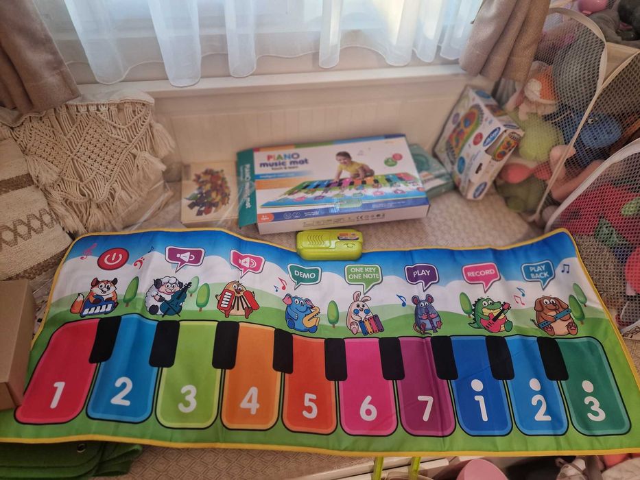 НОВО сензорно музикално пиано килим за бебета с 8 инструмента