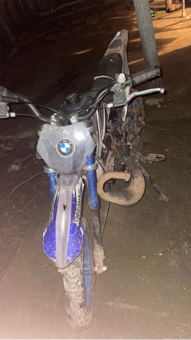 Vind mini cross porneste dar nu are demaro i cade lantul il 250lei neg