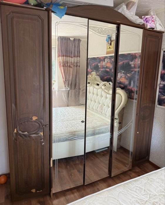 Продам Шкаф с зеркалами