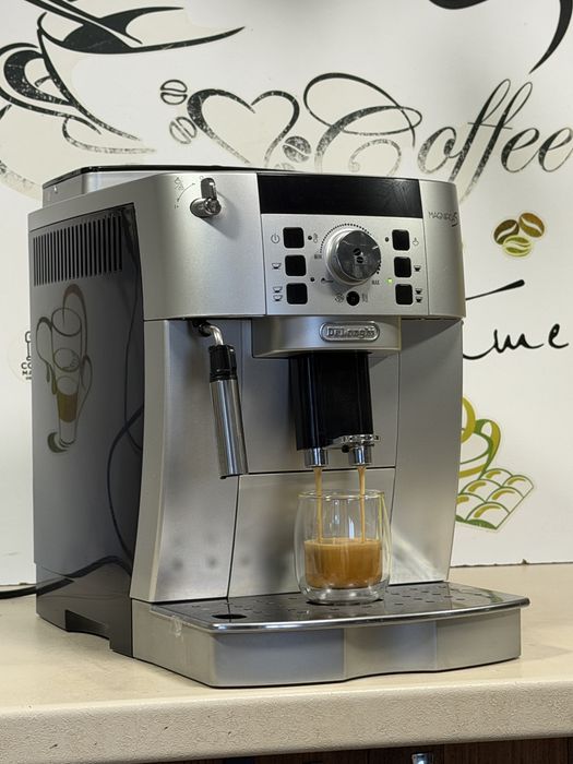 Кафемашина кафе автомат delonghi magnifica S с гаранция