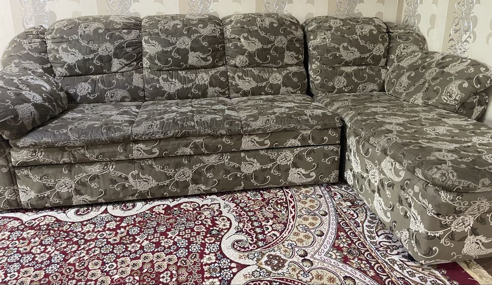 Диван угловой б/у