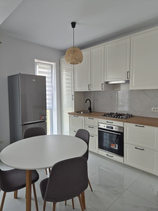 Inchiriez apartament.