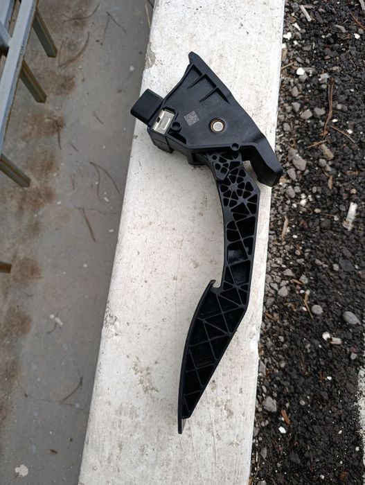 Продаётся педаль от автомобиля tracker 2