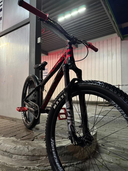 Bicicleta dirt jumper dartmoor 2025 (făcută pe piese)