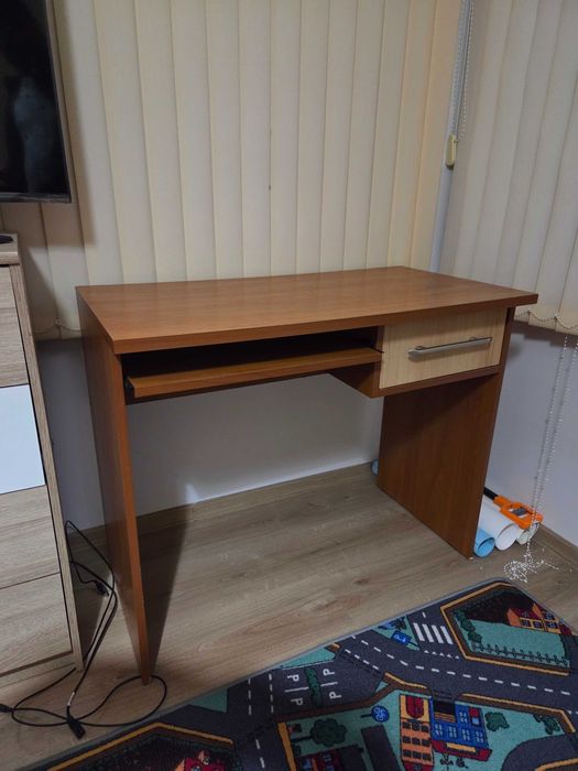 Много запазено бюро