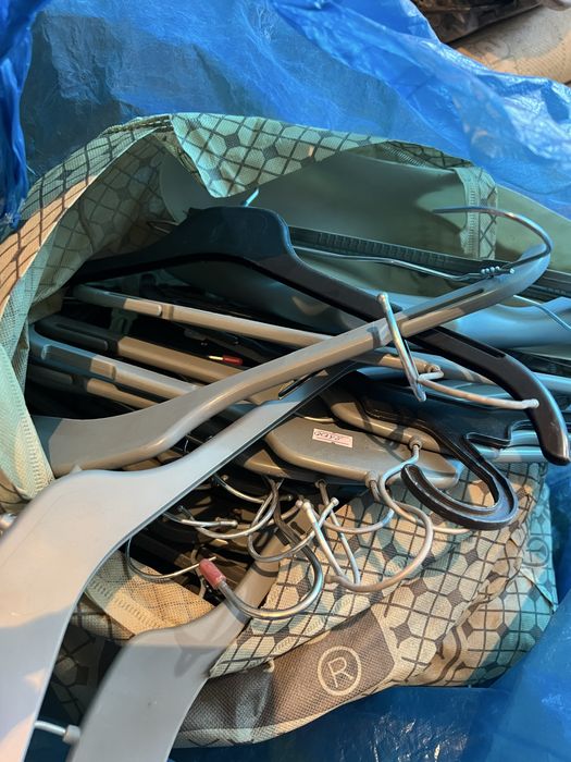 Продам вешалки..