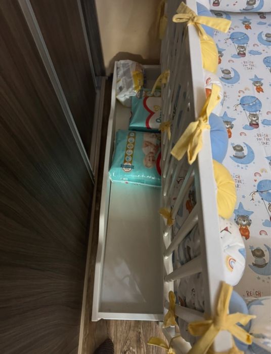 Patut din lemn masiv cu saltea