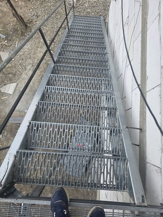 Vănd scari metalice