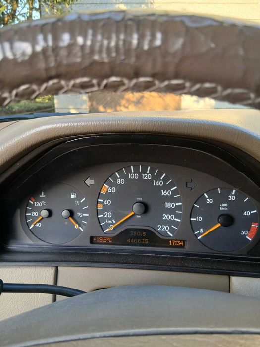 Продавам автомобил Mercedes-Benz E290 Turdodiesel W210 1998г. автоматик.