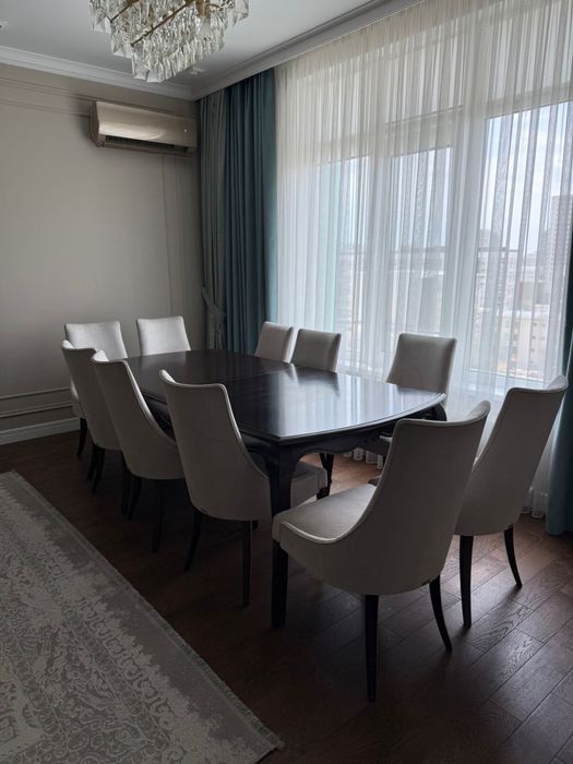 Стол и стулья от CARA WOOD