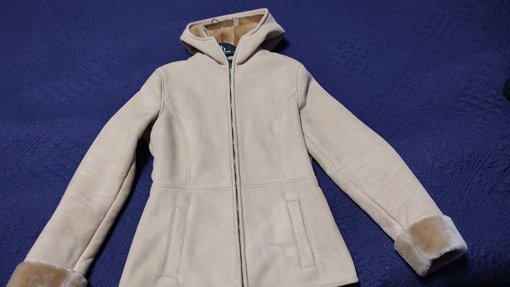 Велурено палтенце