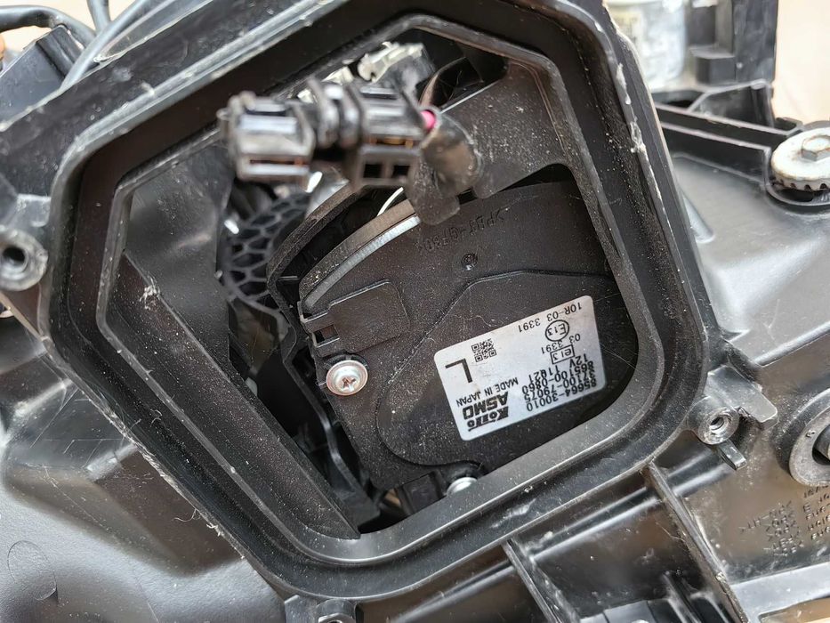 Ляв фар за Toyota Land Cruiser 150 Xenon / Тойота Ленд Круизер Ксенон