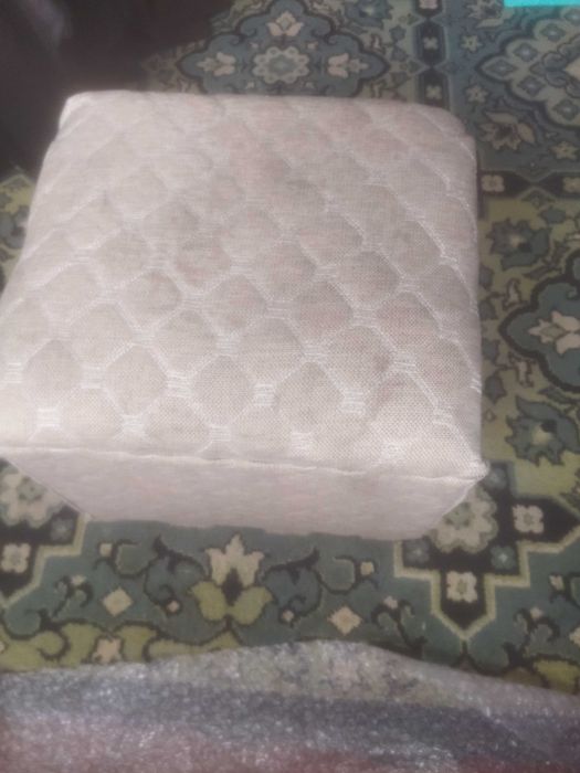 Продам стул для прихожей.пуфик