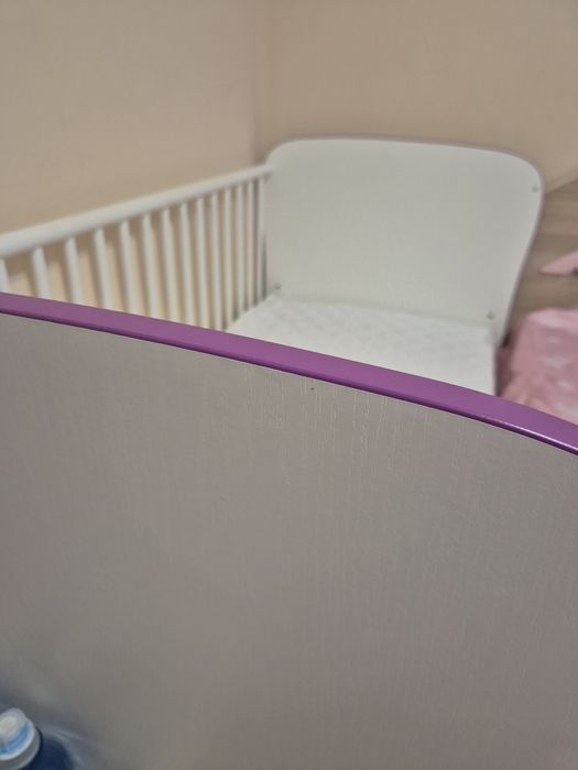 Patut bebe 120/60cm cu sistem de leganare si sertar culoare mov.