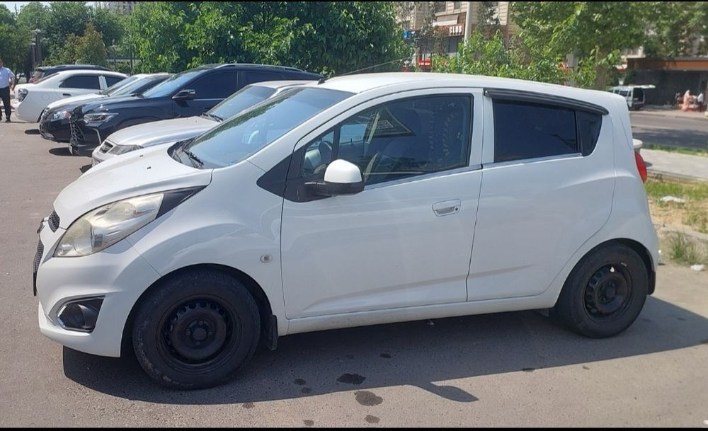 Spark 2016 xolati yaxshi gaz baloni bor