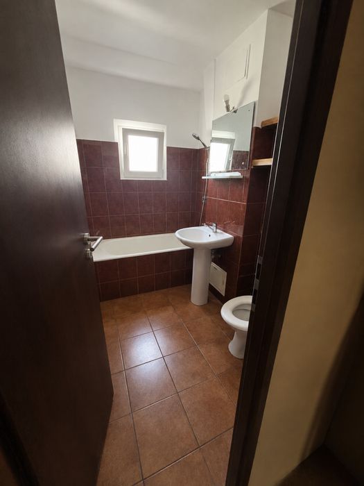 Apartament 3 camere, 73 mp, etaj 2, Mioveni – zonă centrală