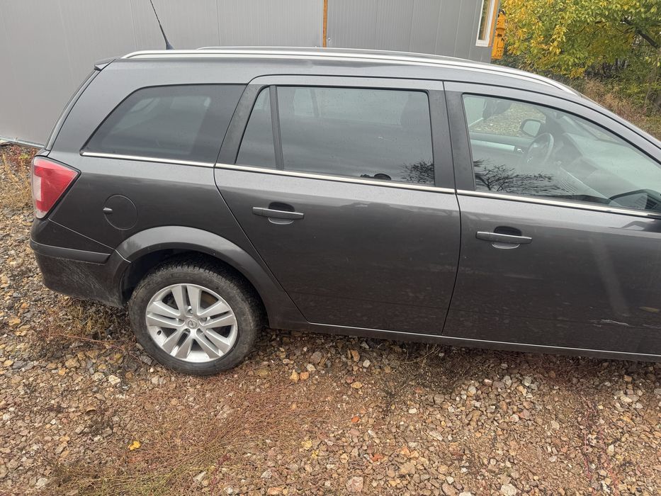 Опел Астра Н на части