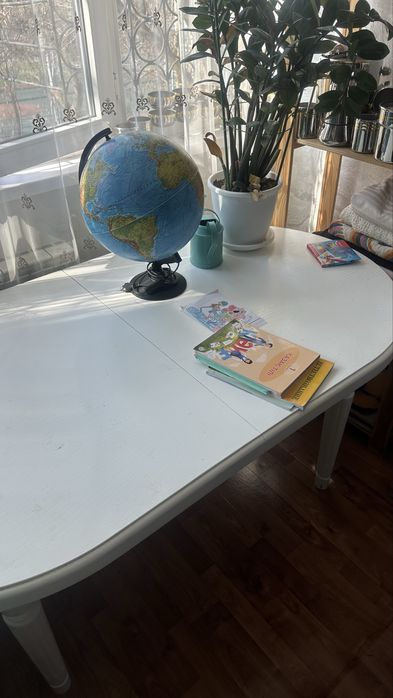 Белый овальный стол, раздвижной