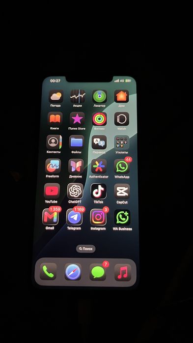 iPhone xs max        .
