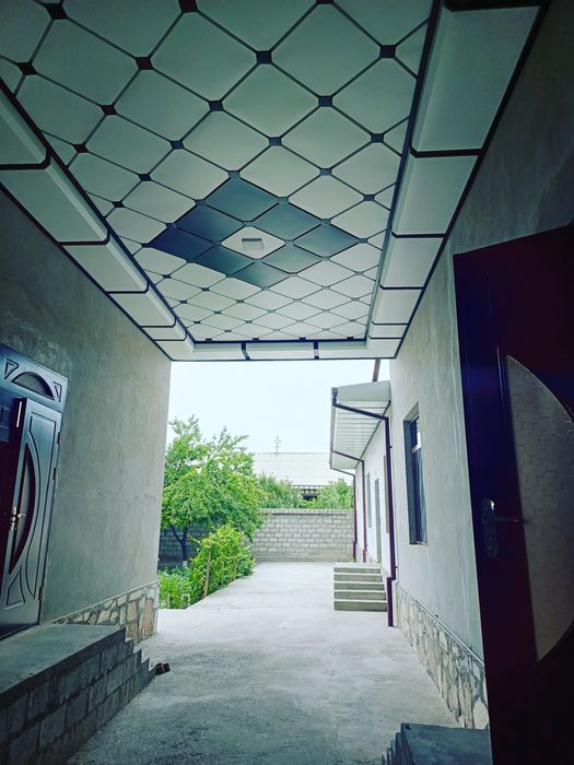 Навоий шахар Умид кургонида пишган гиштдан курилган ховли сотилади