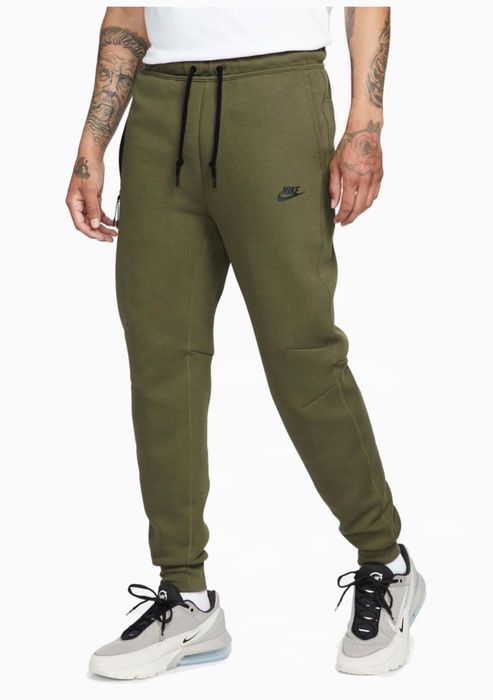 Vand Pantaloni Nike Sportswear Tech Fleece noi cu eticheta,  XXL!