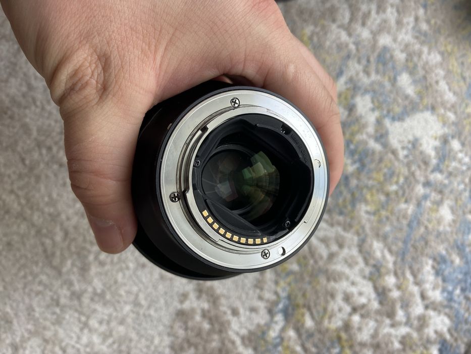 Sony FE 85mm f/1.8 объектив