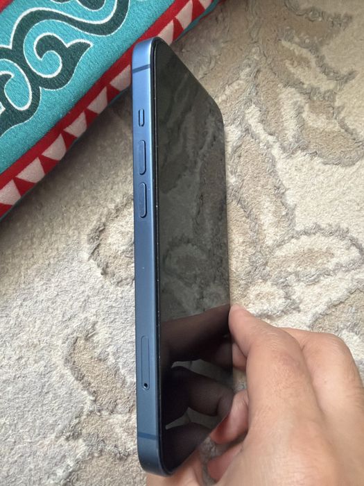 iPhone 13 телефон