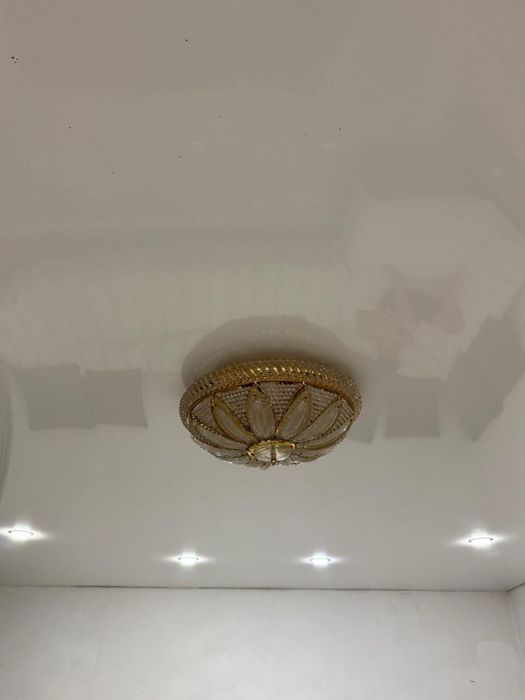 Продам хрустальню люстру новая