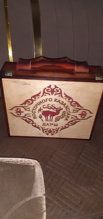 Продам подарочный чемоданчик деревяный