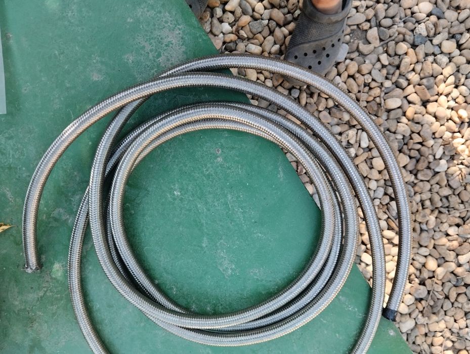 Горивен маркуч с метална оплетка