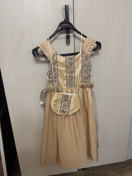 Платье молочный цвет, детское.