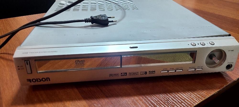 DVD  Roison sotiladi holati yaxshi, komplektida pulti bor. Ishliydi