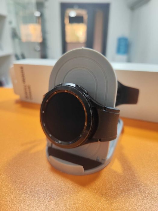 Продаю смарт-часы Samsung Galaxy Watch 4 classic новые
