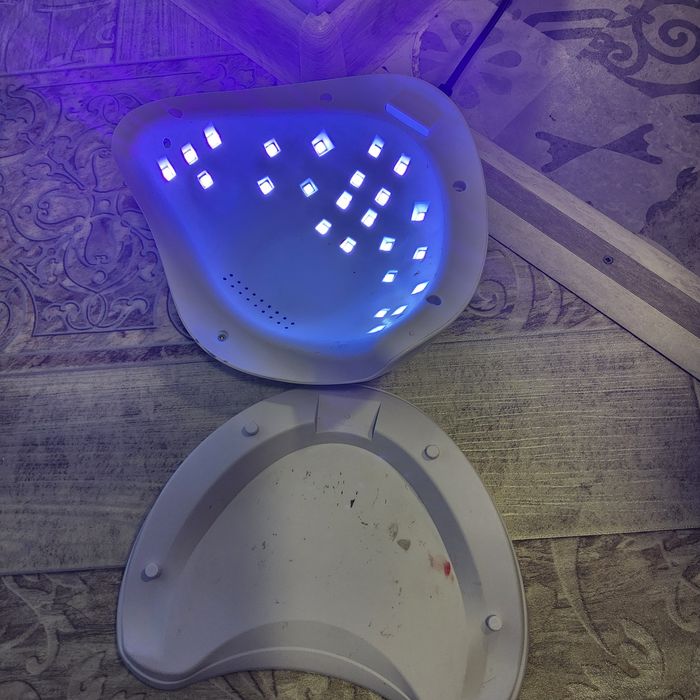 Лампа для гель лака  .