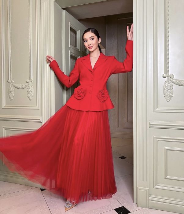 Красный пиджак с юбкой