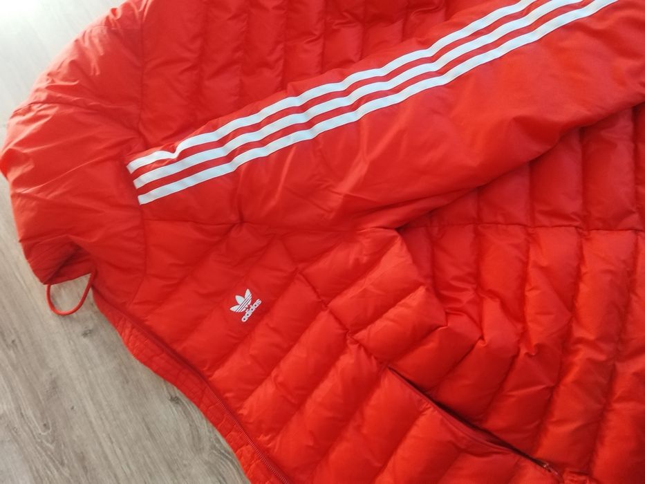 Продавам преходно яке Adidas