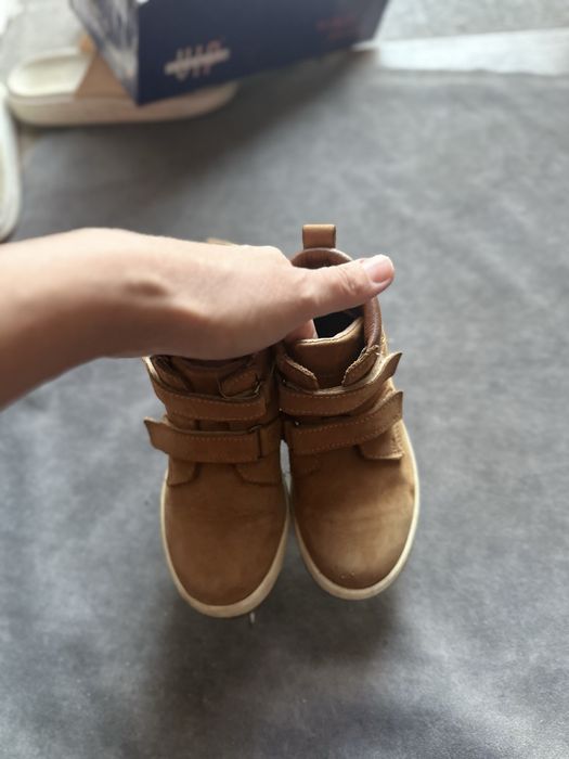 Продам обувь для девочки 5-8 лет