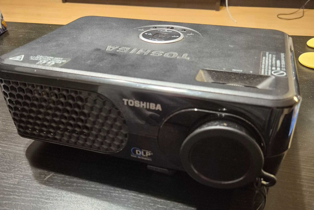 Videoproiector Toshiba TDP-SP1 DLP SVGA 800x600 homecinema VGA S-Video