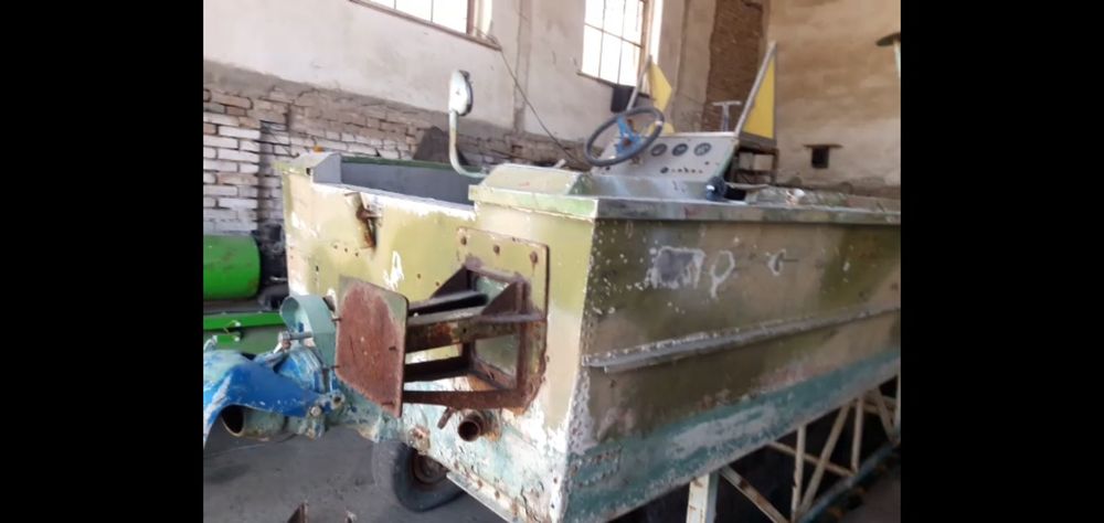 Катер алюминиевый Амур - восток , водометный . Без мотора .