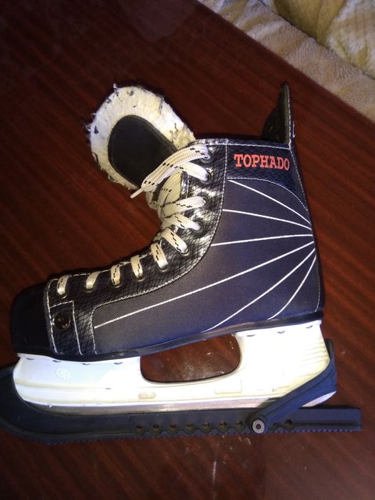 Коньки хоккейные