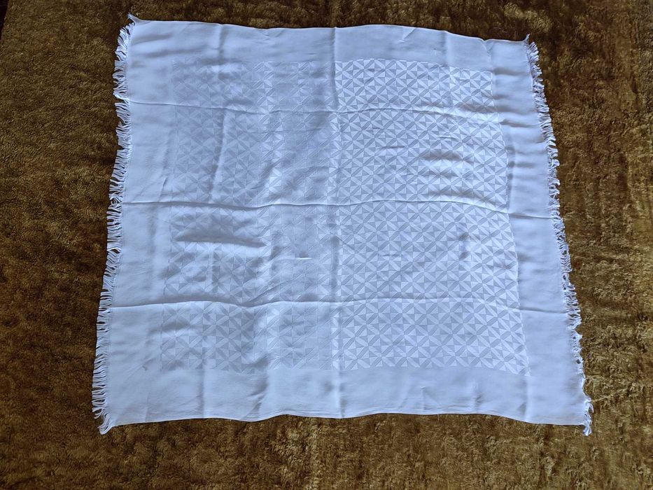 Продавам битови дрехи и тъкани