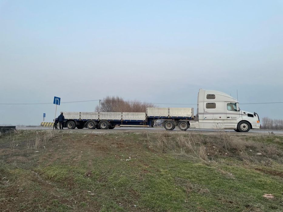 Полуприцеп с бортами Tyllis тяжеловоз