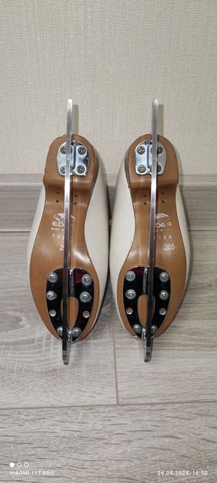 Продам коньки Edea 205