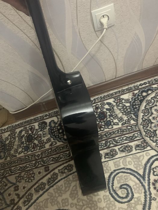 Gitara sotiladi 40 razmerli
