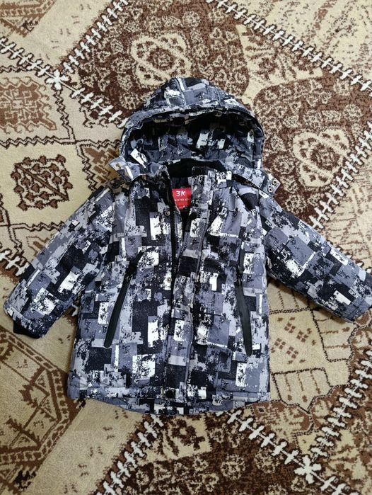 Детские комбинезоны и куртка
