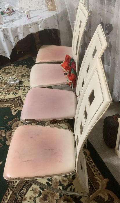 Белые стулья 4шт стульчики