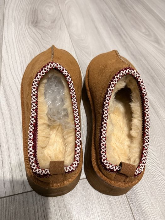 Papuci Ugg . Marimea 40